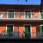Nikos Apartments